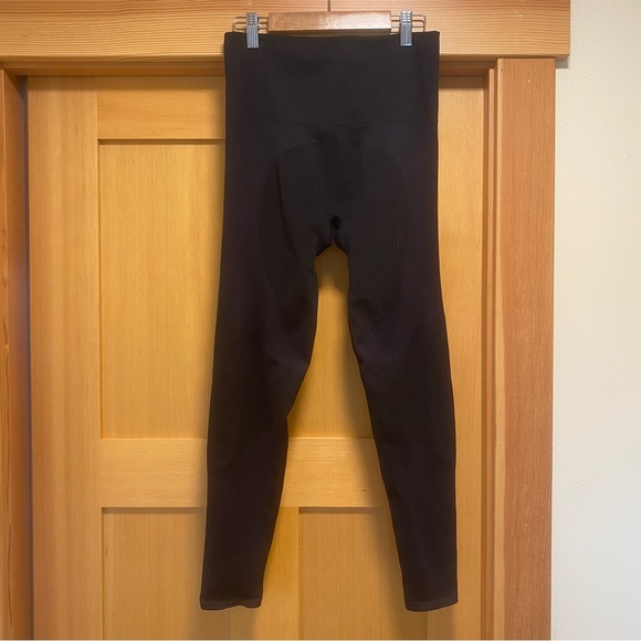 THIRDLOVE BLACK LEGGINGS - Picture 4 of 4
